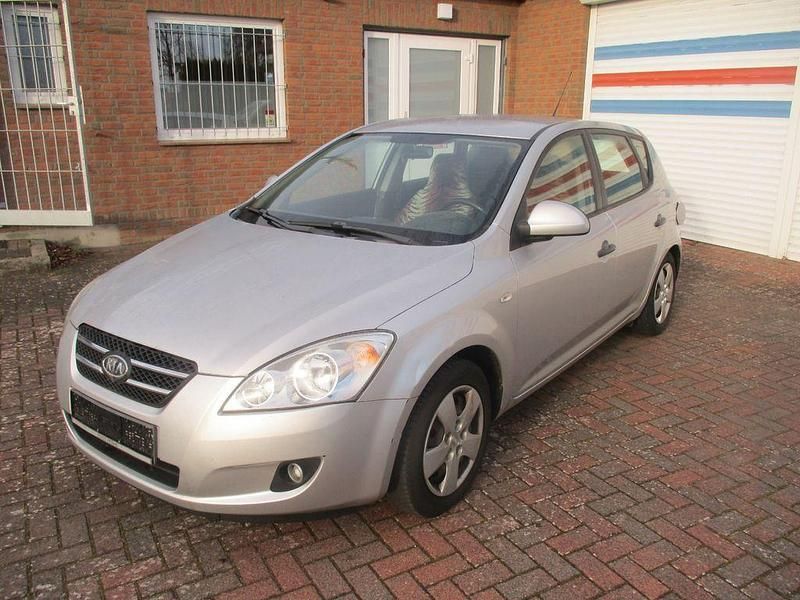 Gebraucht Kia Ceed Vision 126 PS (92 kW) 2009 Silber Kleinwagen