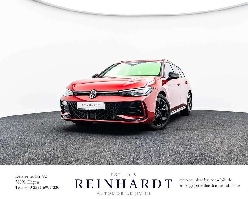 Chilirot metallic Gebraucht 2024 VW Passat R-line Kombi | 41.423 € (Guter Preis) - Bild 1/3