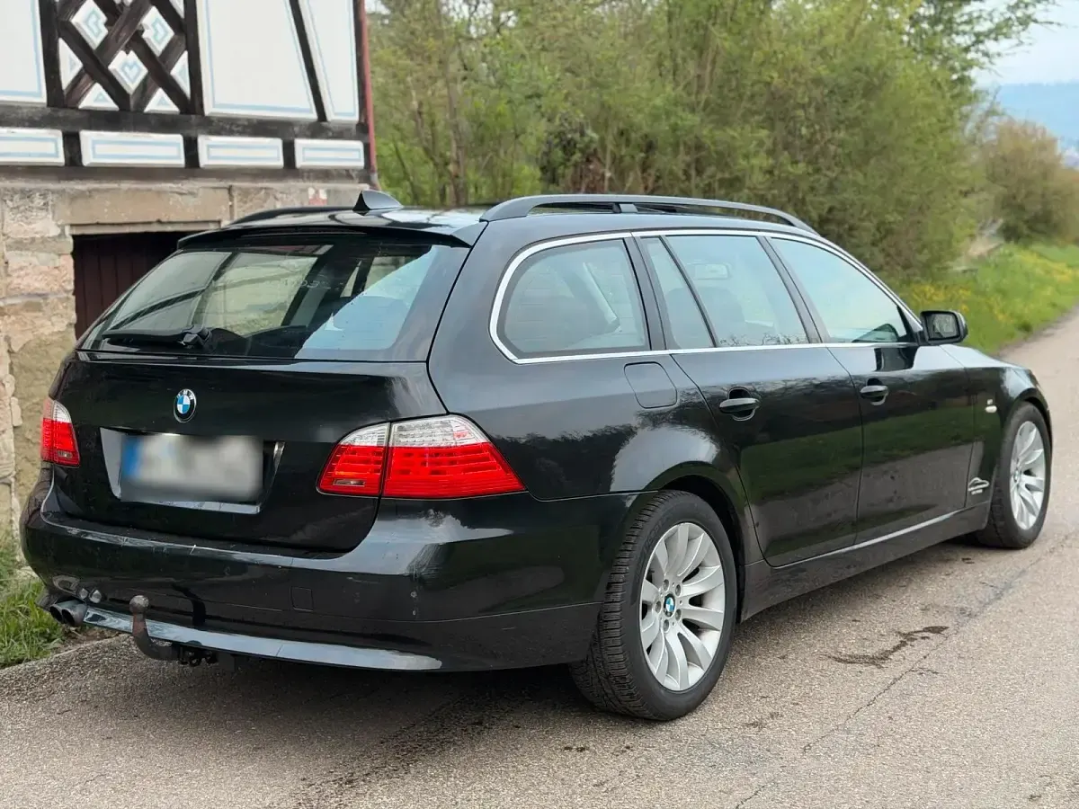 Gebraucht BMW 530 235 PS (172 kW) 2008 Schwarz Kombi