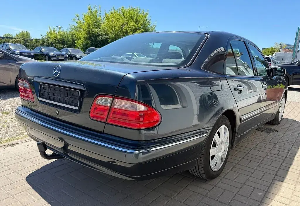 Gebraucht Mercedes E200 Elegance 136 PS (100 kW) 2000 Blau Limousine