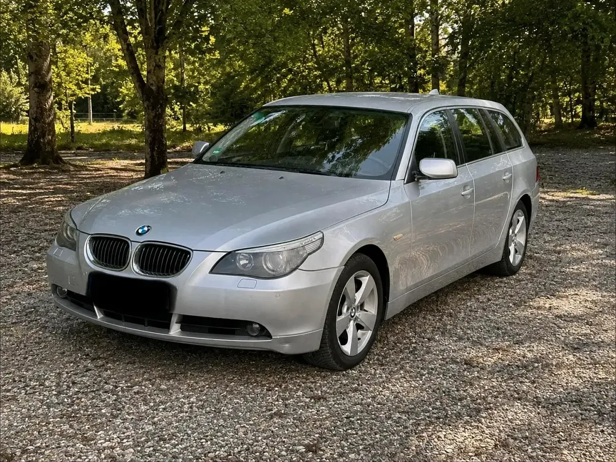 Gebraucht BMW 530 231 PS (169 kW) 2006 Silber Kombi