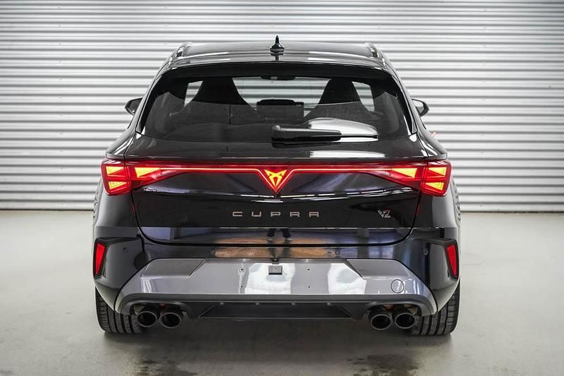 Gebraucht Cupra Leon VZ 333 PS (244 kW) 2025 Midnight black metallic (0e) Kombi
