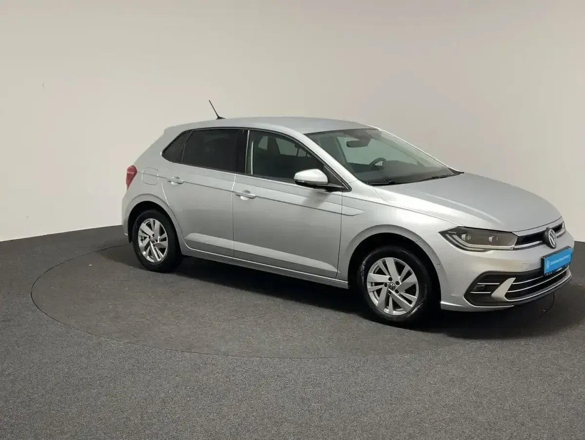 Gebraucht VW Polo Style 95 PS (69 kW) 2023 Reflexsilber metallic Kleinwagen