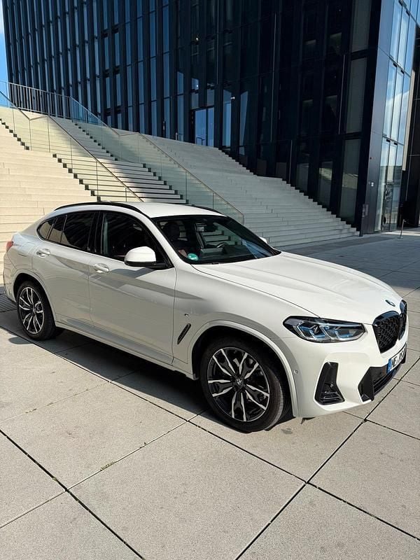 Weiß Gebraucht 2022 BMW X4 M Sport SUV | 47.500 € - Bild 1/4
