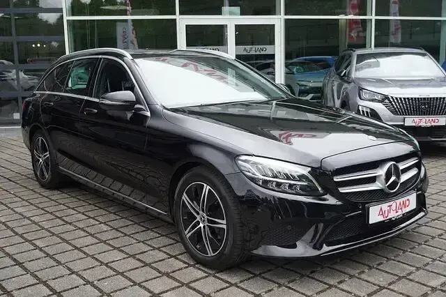 Gebraucht Mercedes C180 Avantgarde 156 PS (114 kW) 2020 Schwarz Limousine