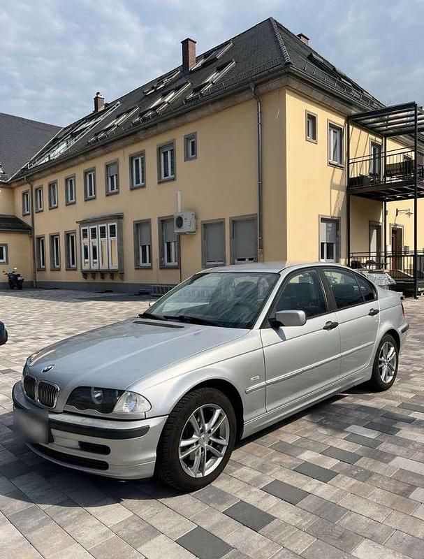 Gebraucht BMW 318 143 PS (105 kW) 2000 Silber Limousine