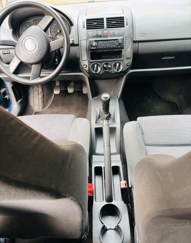 Blau Gebraucht 2004 VW Polo Limousine | 500 € (Superpreis) - Bild 1/4