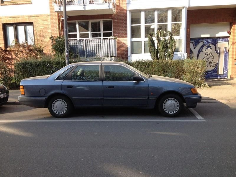 Grau Gebraucht 1990 Ford Scorpio Limousine | 1.050 € - Bild 1/4