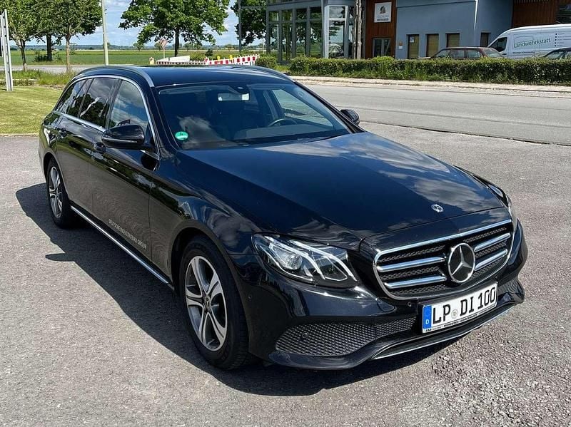 Schwarz Gebraucht 2019 Mercedes E220 Kombi | 20.000 € (Superpreis) - Bild 1/4