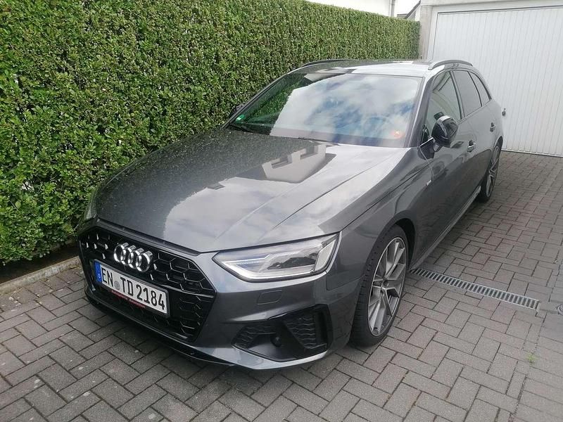 Grau Gebraucht 2020 Audi A4 S-Line Kombi | 29.300 € (Guter Preis) - Bild 1/4