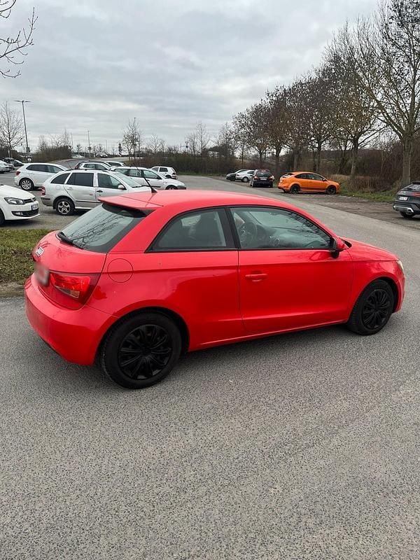 Gebraucht Audi A1 Design 89 PS (65 kW) 2011 Rot Kleinwagen