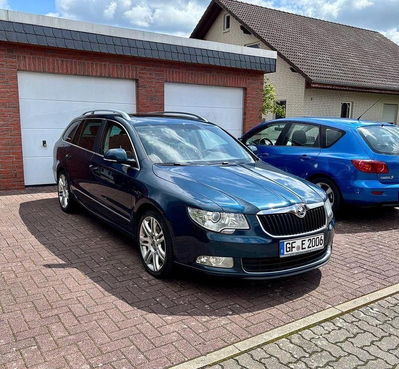 Blau Gebraucht 2012 Skoda Superb Elegance Kombi | 7.000 € (Guter Preis) - Bild 1/4