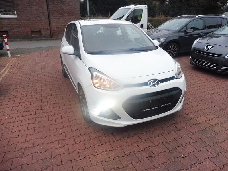 Gebraucht Hyundai i10 Style 87 PS (63 kW) 2016 Weiß Kleinwagen