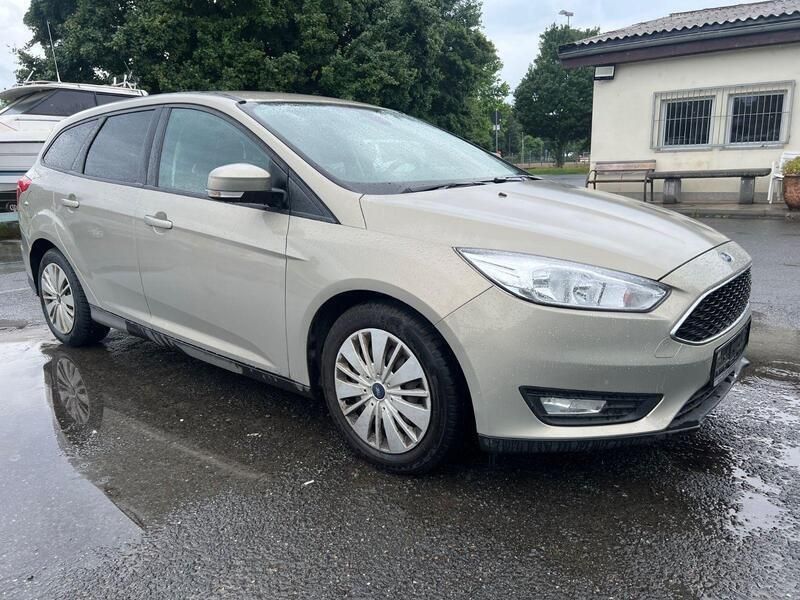 Grau Gebraucht 2015 Ford Focus Business Edition Kombi | 7.999 € (Fairer Preis) - Bild 1/4