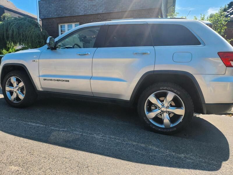 Silber Gebraucht 2010 Jeep Grand Cherokee Overland SUV | 15.750 € (Fairer Preis) - Bild 1/4