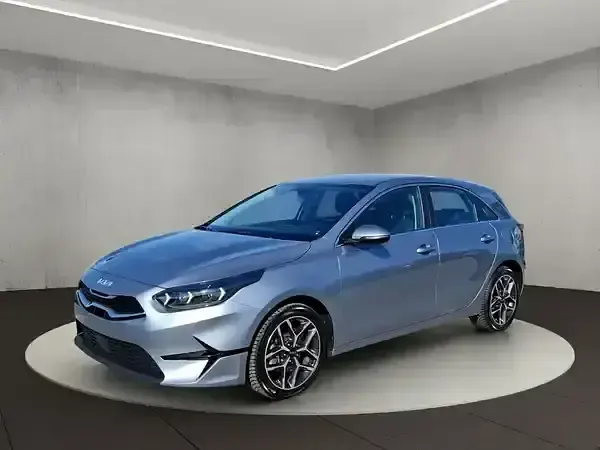 Gebraucht Kia Ceed Spirit 140 PS (102 kW) 2025 Kleinwagen