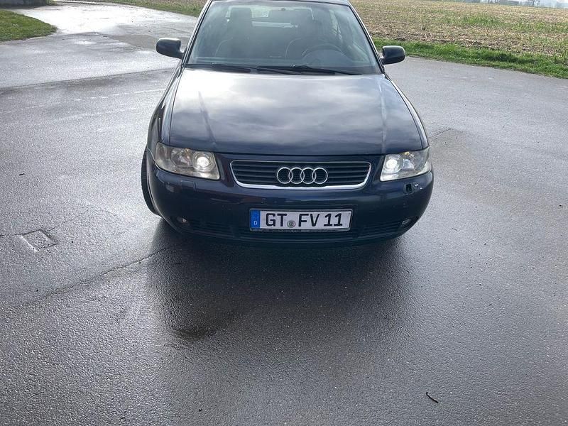 Gebraucht Audi A3 Ambiente 125 PS (91 kW) 2002 Blau Kleinwagen