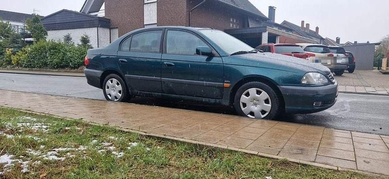 Gebraucht Toyota Avensis 129 PS (94 kW) 2002 Grün Limousine