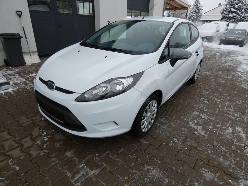 Weiß Gebraucht 2009 Ford Fiesta Trend Limousine | 1.390 € (Superpreis) - Bild 1/4