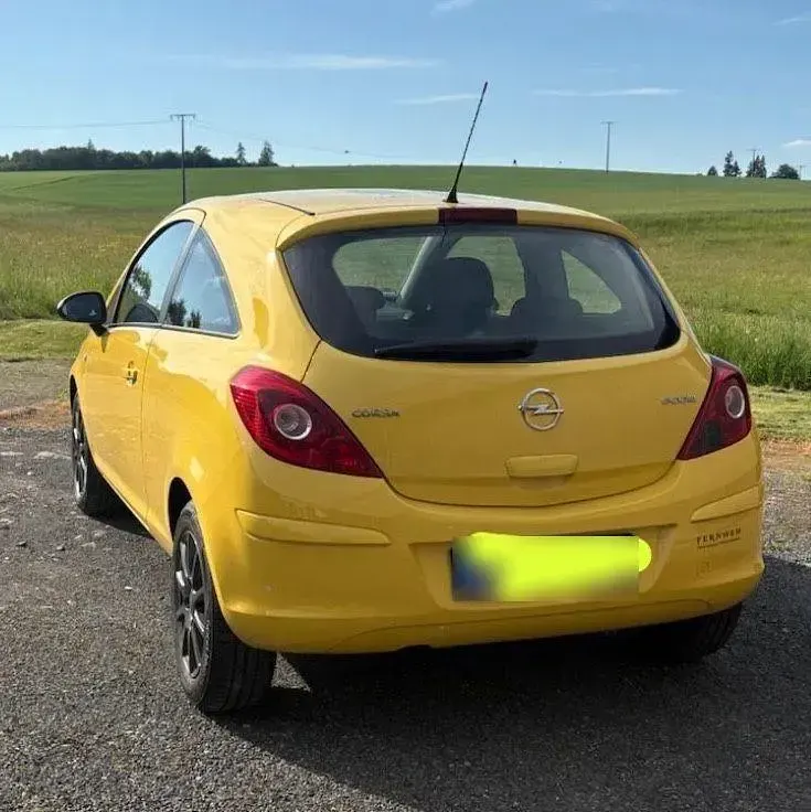 Gebraucht Opel Corsa Edition 69 PS (50 kW) 2012 Gelb Kleinwagen