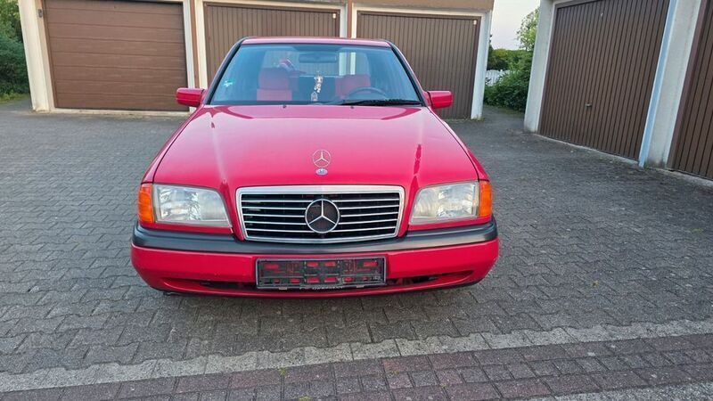 Rot Gebraucht 1993 Mercedes C180 Limousine | 1.600 € - Bild 1/4