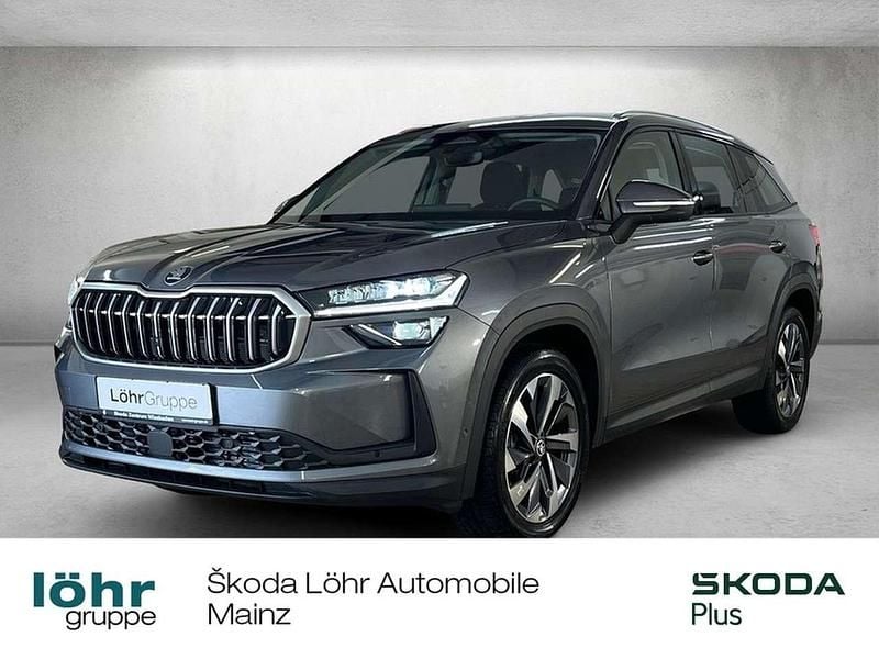 Graphitegrau metallic Gebraucht 2024 Skoda Kodiaq Selection SUV | 36.350 € (Superpreis) - Bild 1/4