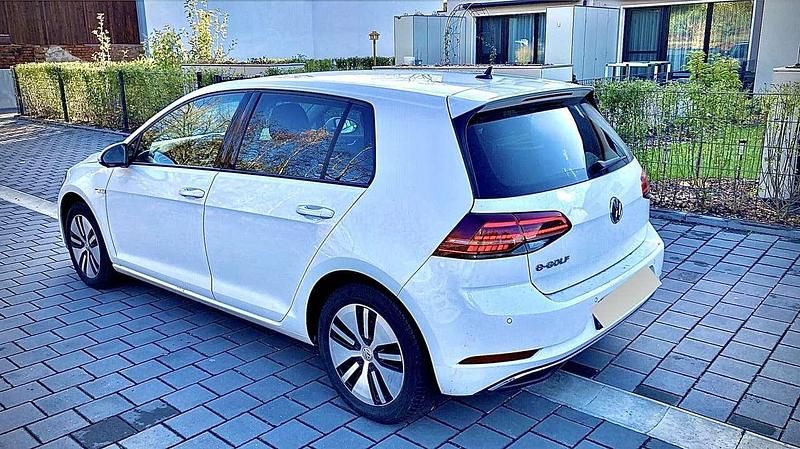 Gebraucht VW e-Golf 100 kW (136 PS) 2019 Weiß Kleinwagen