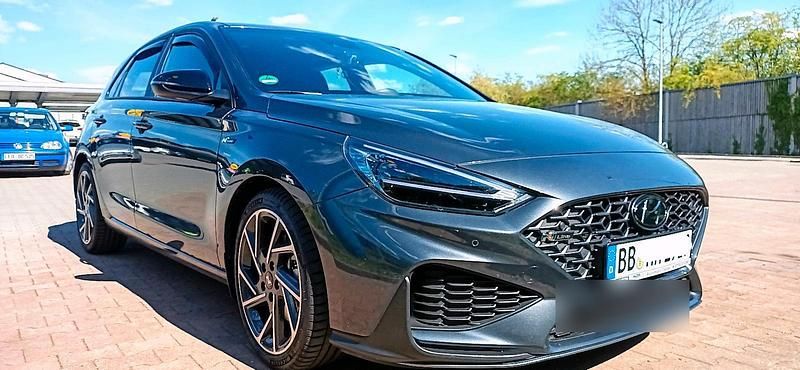 Grau Gebraucht 2023 Hyundai i30 N Line Limousine | 27.999 € (Teuer) - Bild 1/4