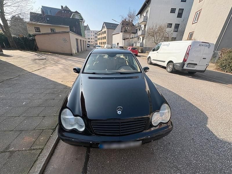 Gebraucht Mercedes C180 143 PS (105 kW) 2001 Schwarz Limousine