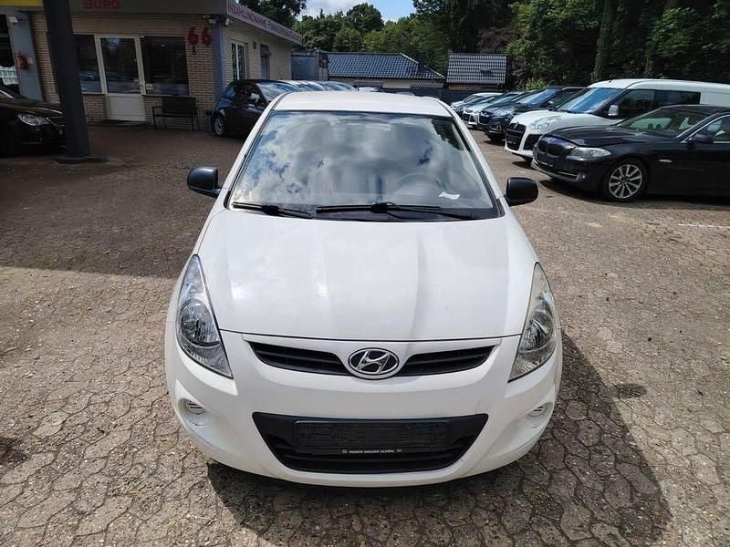 Gebraucht Hyundai i20 Classic 77 PS (56 kW) 2010 Weiß Kleinwagen