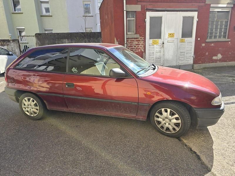 Gebraucht Opel Astra 75 PS (55 kW) 1997 Andere farben Limousine