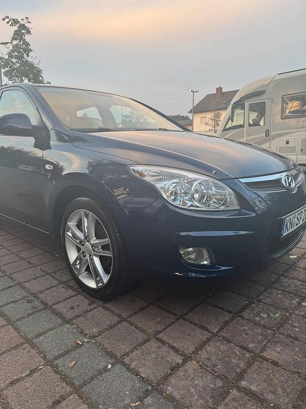 Blau Gebraucht 2007 Hyundai i30 Kleinwagen | 7.499 € - Bild 1/4