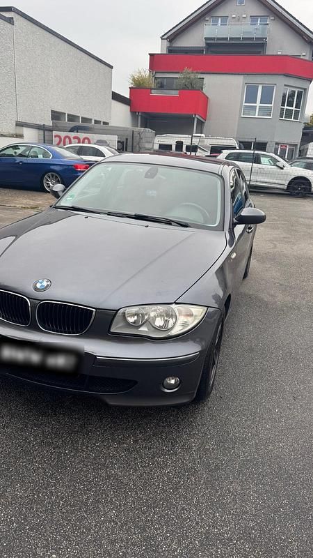 Grau Gebraucht 2006 BMW 118 Kleinwagen | 3.000 € (Fairer Preis) - Bild 1/4