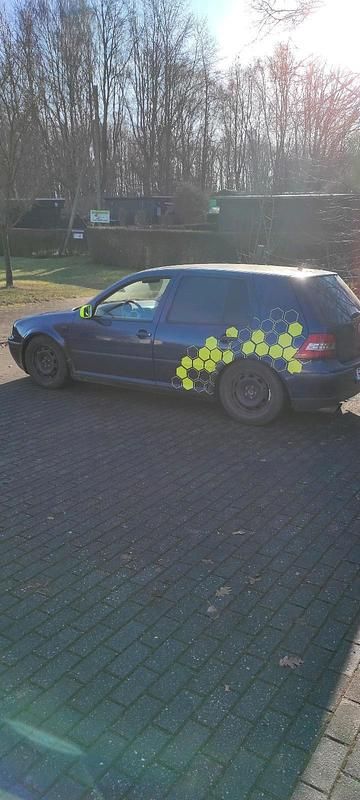 Blau Gebraucht 2006 VW Golf IV Kleinwagen | 1.450 € - Bild 1/4