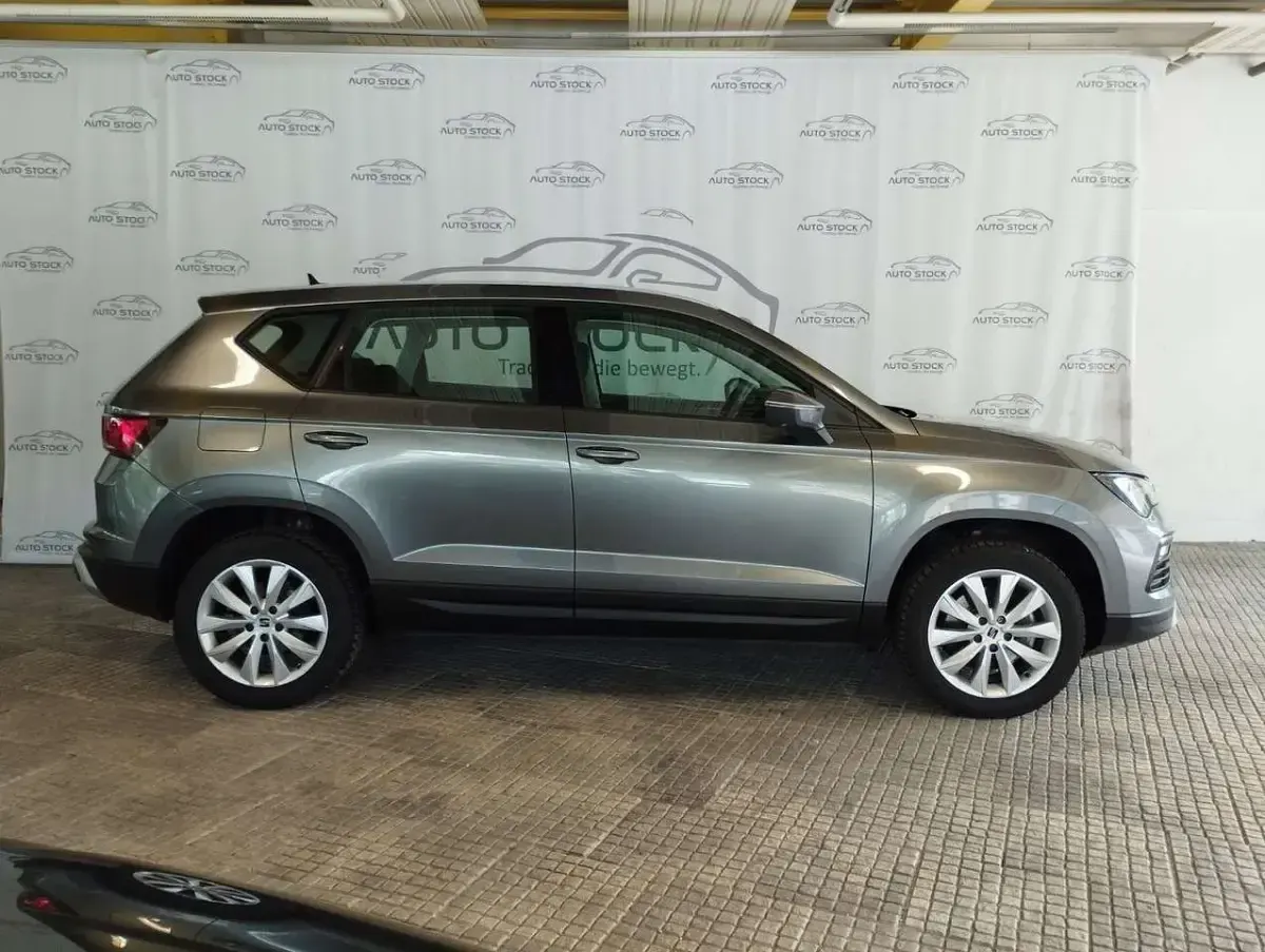 Usado Seat Ateca Style 150 CV (110 kW) 2023 Gris SUV