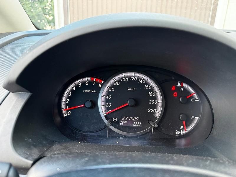 Gebraucht Mazda 5 115 PS (84 kW) 2010 Silber Van / Kleinbus