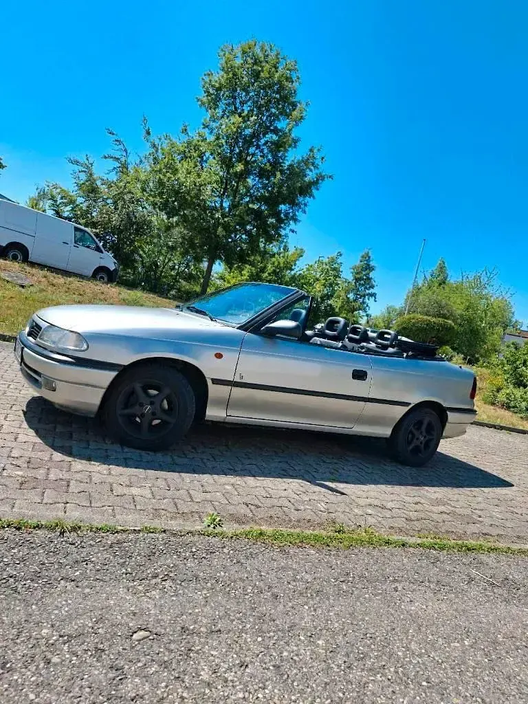 Gebraucht Opel Astra Cabriolet 75 PS (55 kW) 1998 Silber Cabrio