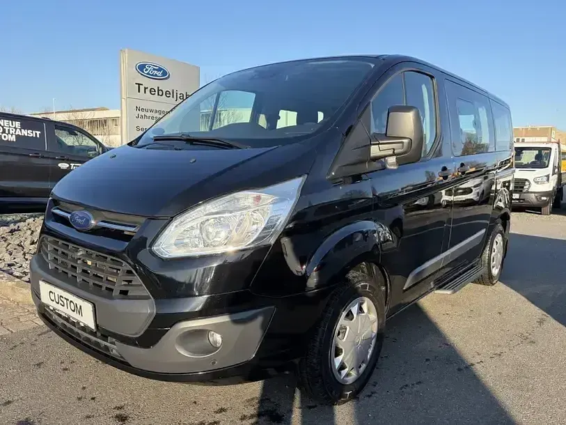 Second-hand Ford Tourneo Custom 2017 Negru Van