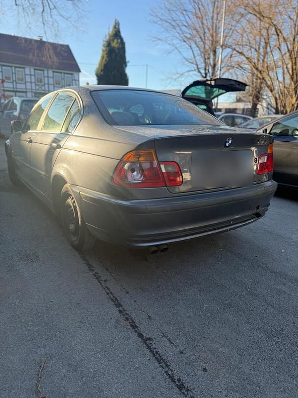 Gebraucht BMW 323 Basis 170 PS (125 kW) 1999 Limousine