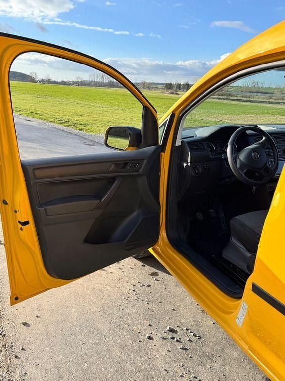 Gebraucht VW T6.1 102 PS (75 kW) 2020 Gelb Van