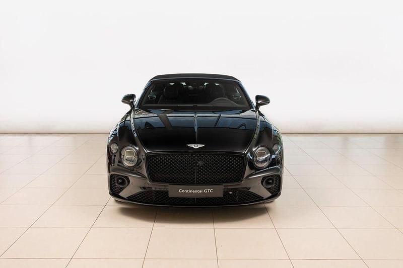 Neu Bentley Continental 551 PS (405 kW) 2025 Schwarz Limousine