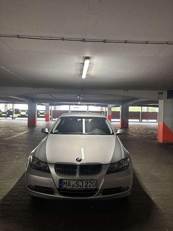 Grau Gebraucht 2006 BMW 330 Limousine | 6.999 € (Superpreis) - Bild 1/4