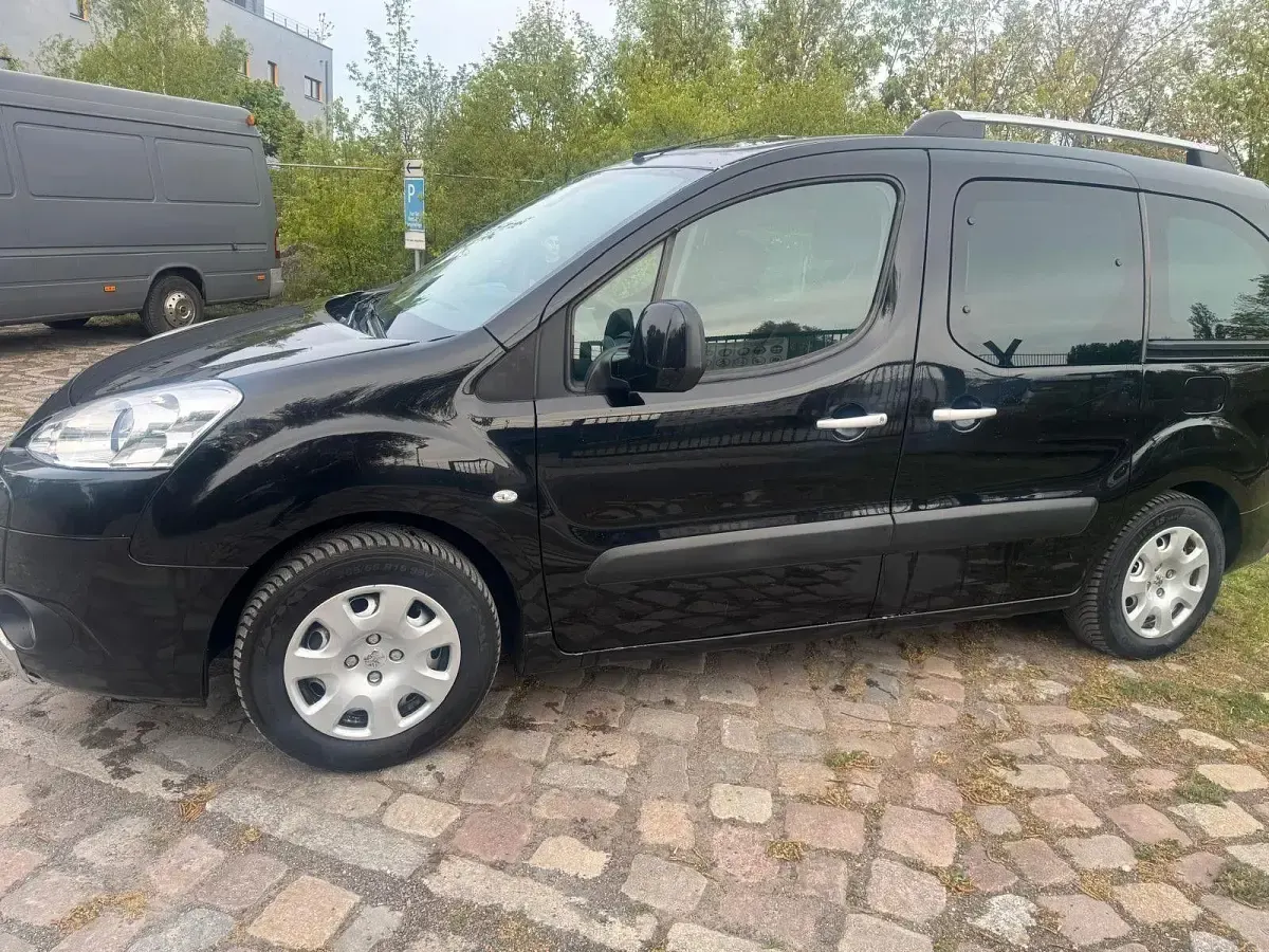 Gebraucht Peugeot Partner Tepee 98 PS (72 kW) 2011 Schwarz Van / Kleinbus