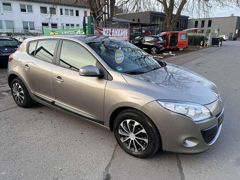 Gebraucht Renault Mégane Expression 101 PS (74 kW) 2010 Stone Limousine