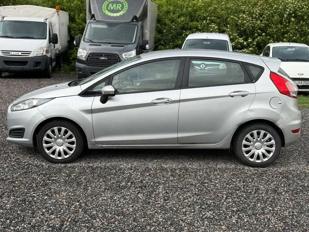 Gebraucht Ford Fiesta Trend 82 PS (60 kW) 2013 Polarsilber metallic Kleinwagen
