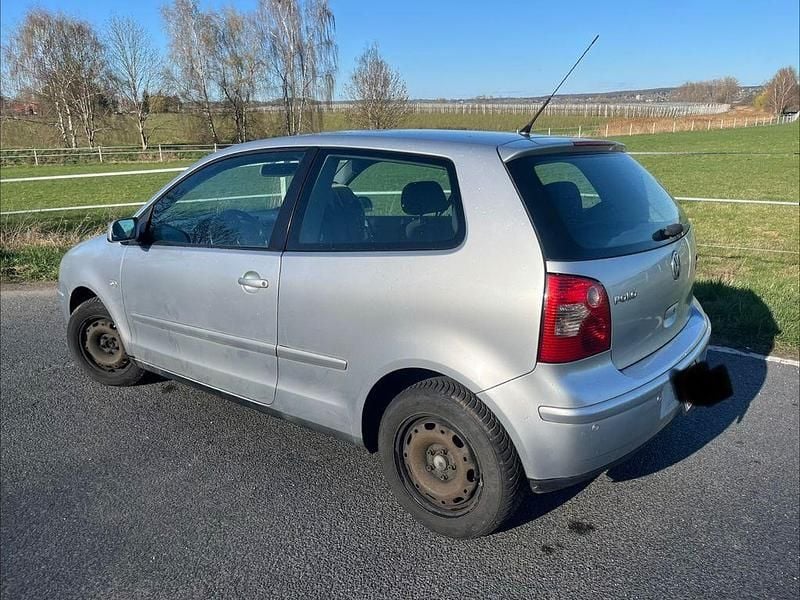 Gebraucht VW Polo Highline 64 PS (47 kW) 2004 Silber Kleinwagen
