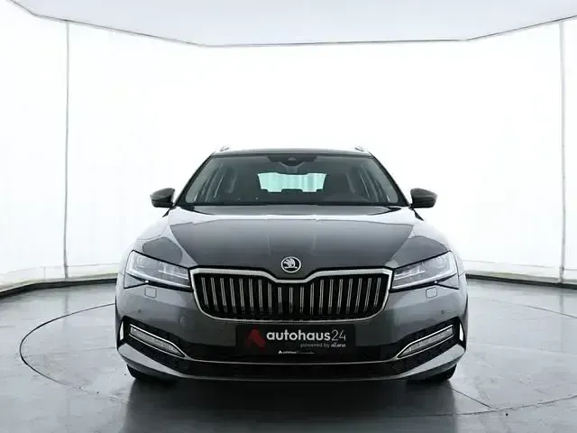 Gebraucht Skoda Superb Style 150 PS (110 kW) 2023 Grau Kombi