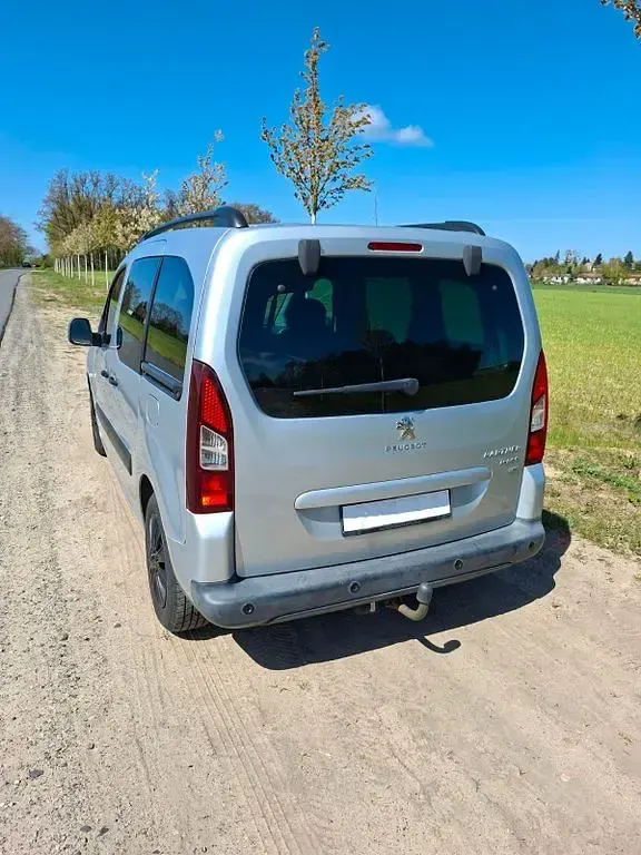 Gebraucht Peugeot Partner Tepee Active 92 PS (67 kW) 2012 Silber Van / Kleinbus