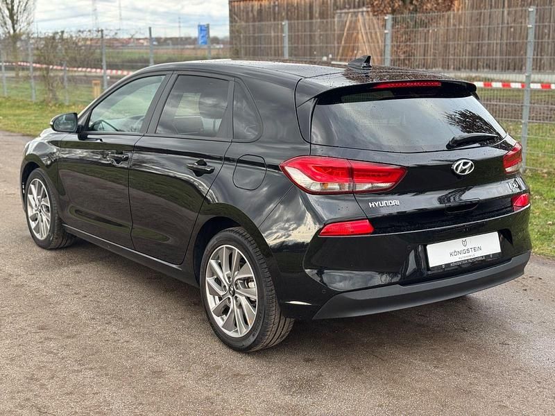 Gebraucht Hyundai i30 Passion Plus 140 PS (102 kW) 2019 Schwarz Kleinwagen