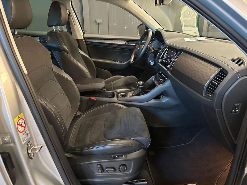 Silber metallic (brilliantsilber metallic) Gebraucht 2023 Skoda Kodiaq Style SUV | 28.490 € (Superpreis) - Bild 1/4